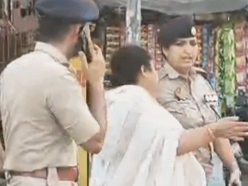 बाराबंकी में महिला सुरक्षा के लिए जागरूकता रैली:एसपी बोलीं- बेटियों की सुरक्षा पुलिस की पहली प्राथमिकता