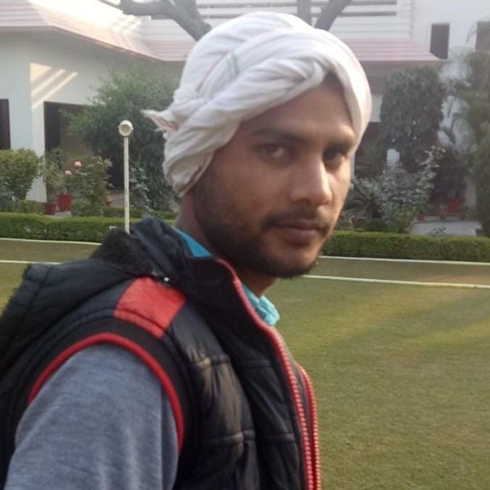 शामली स्टेशन पर ट्रेन से उतरते समय युवक की मौत:पैर फिसलने से हुआ हादसा, मोबाइल से परिजनों को दी सूचना
