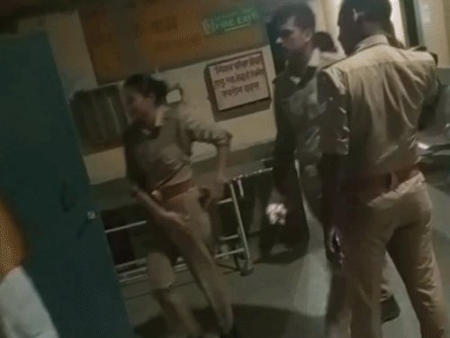 नवजात की मौत और यूटरस निकालने के मामले में FIR:संचालिका समेत 2 गिरफ्तार, रजिस्ट्रेशन नहीं होने पर अस्पताल सीज
