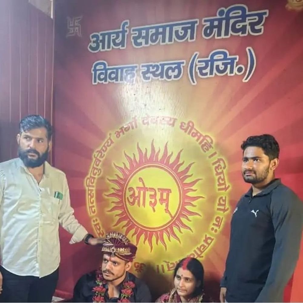 प्रेम विवाह करने वाली पत्नी को ले गई पुलिस:बुलंदशहर में पति ने पुलिस पर लगाए आरोप, CM और SSP से की शिकायत