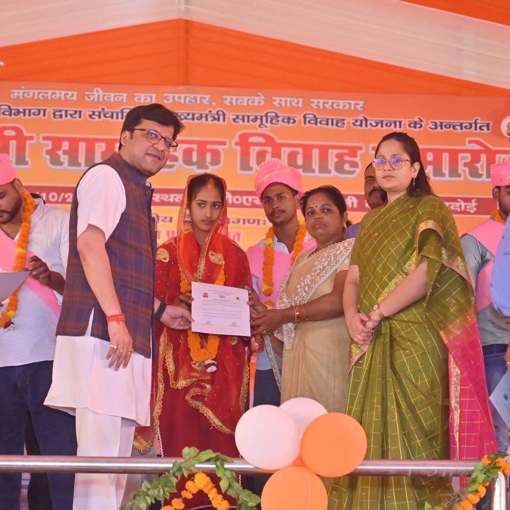 हरदोई में 622 जोड़ों का सामूहिक विवाह:सीएसएन पीजी कॉलेज में मंत्री नितिन अग्रवाल ने बरसाए फूल