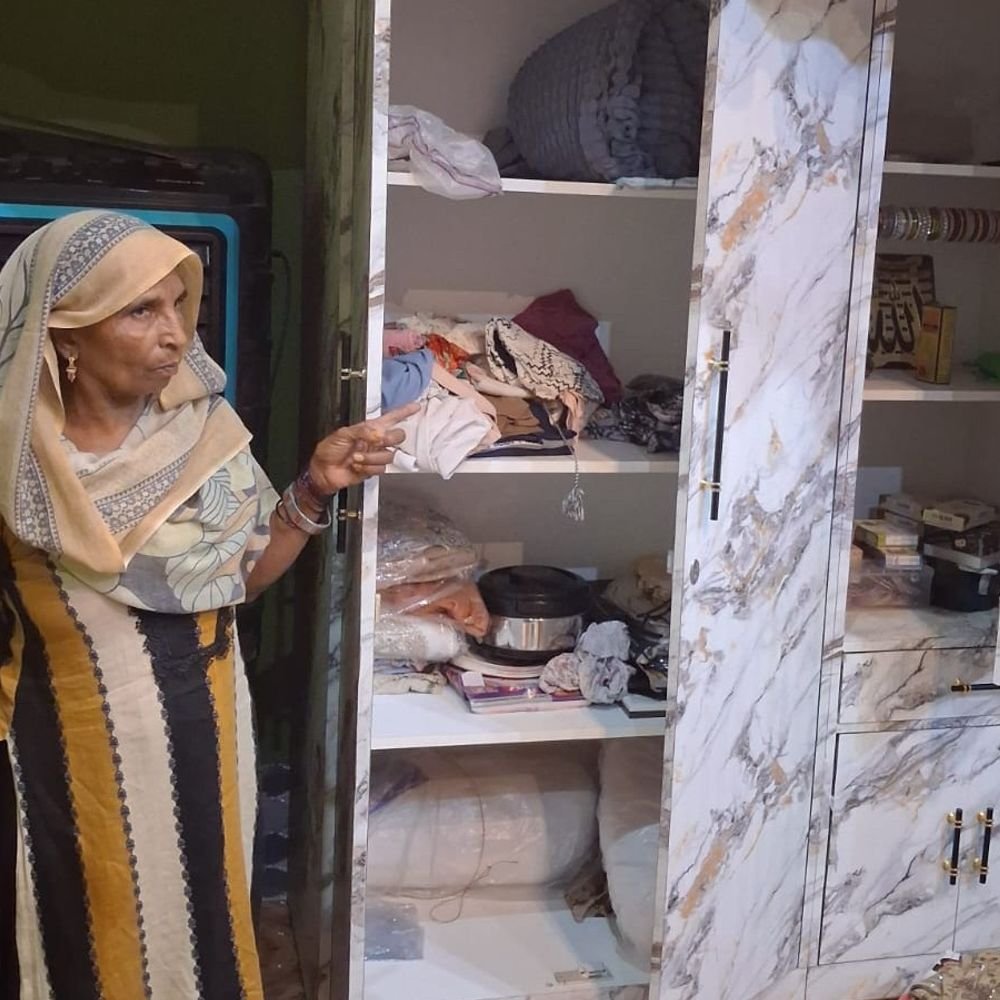 संभल में बंद घर की दीवार फांदकर घुसे चोर:20 लाख के जेवर और 1 लाख नकदी चोरी, पुलिस कर रही जांच