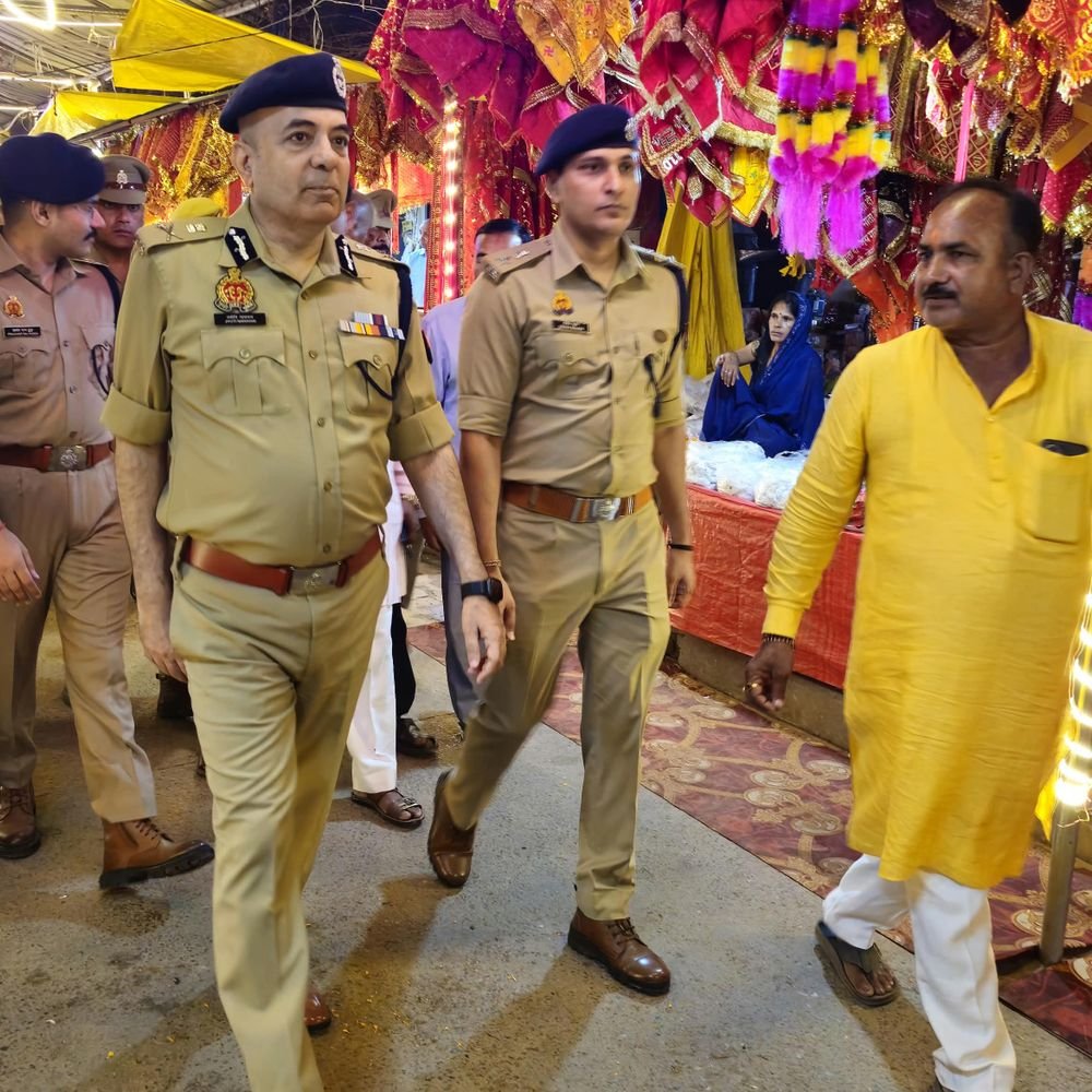 एडीजी ने मां चण्डिका देवी धाम में सुरक्षा जांची:प्रयागराज जोन के ज्योति नारायण ने एसपी के साथ नवरात्रि पर व्यवस्थाएं देखीं, निर्देश दिए