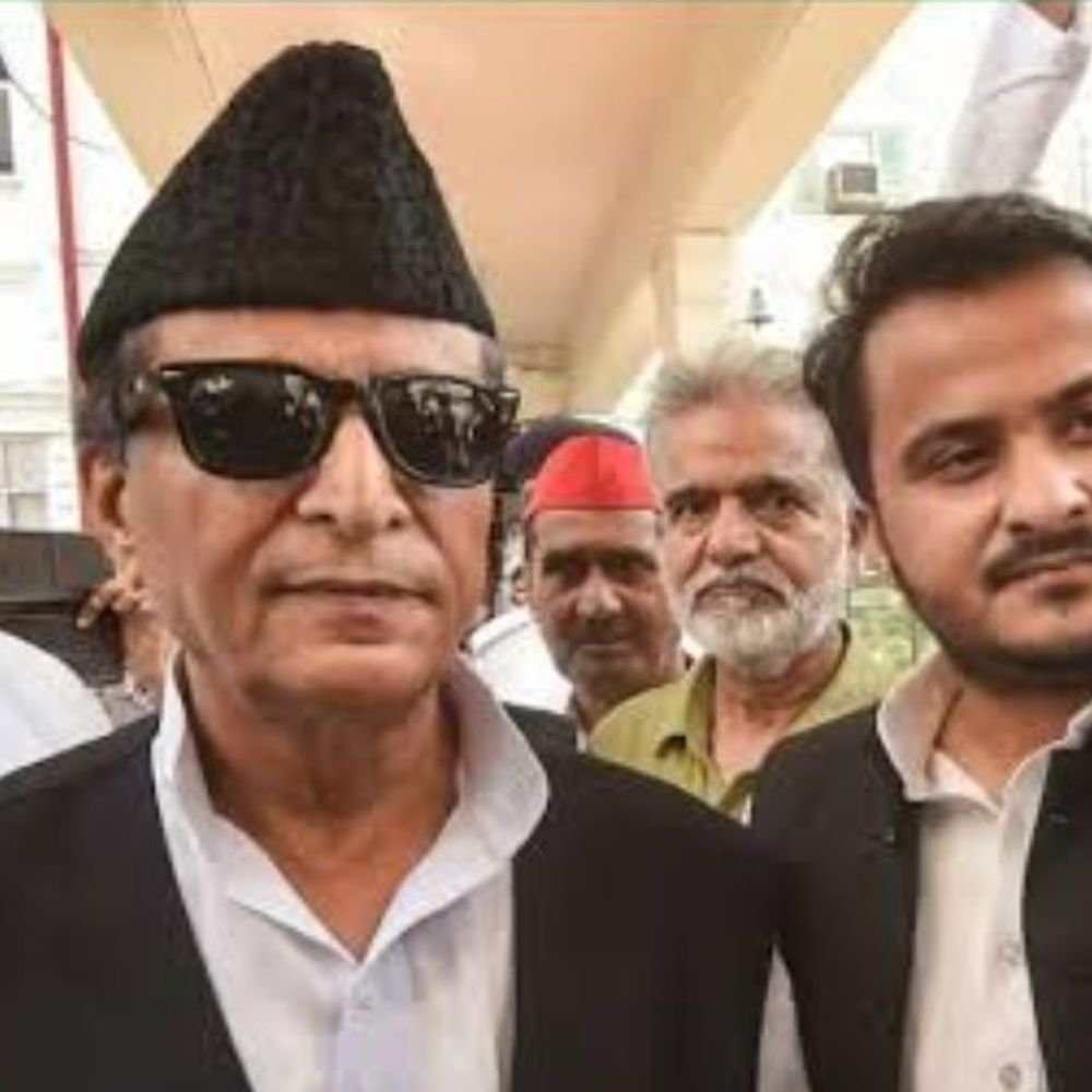 बेटे के साथ जेल से रिहा हो सकते हैं आजम:जमानतियों को वेरिफिकेशन हो रहा, 82 मुकदमों के परवाने जेल पहुंचने बाकी