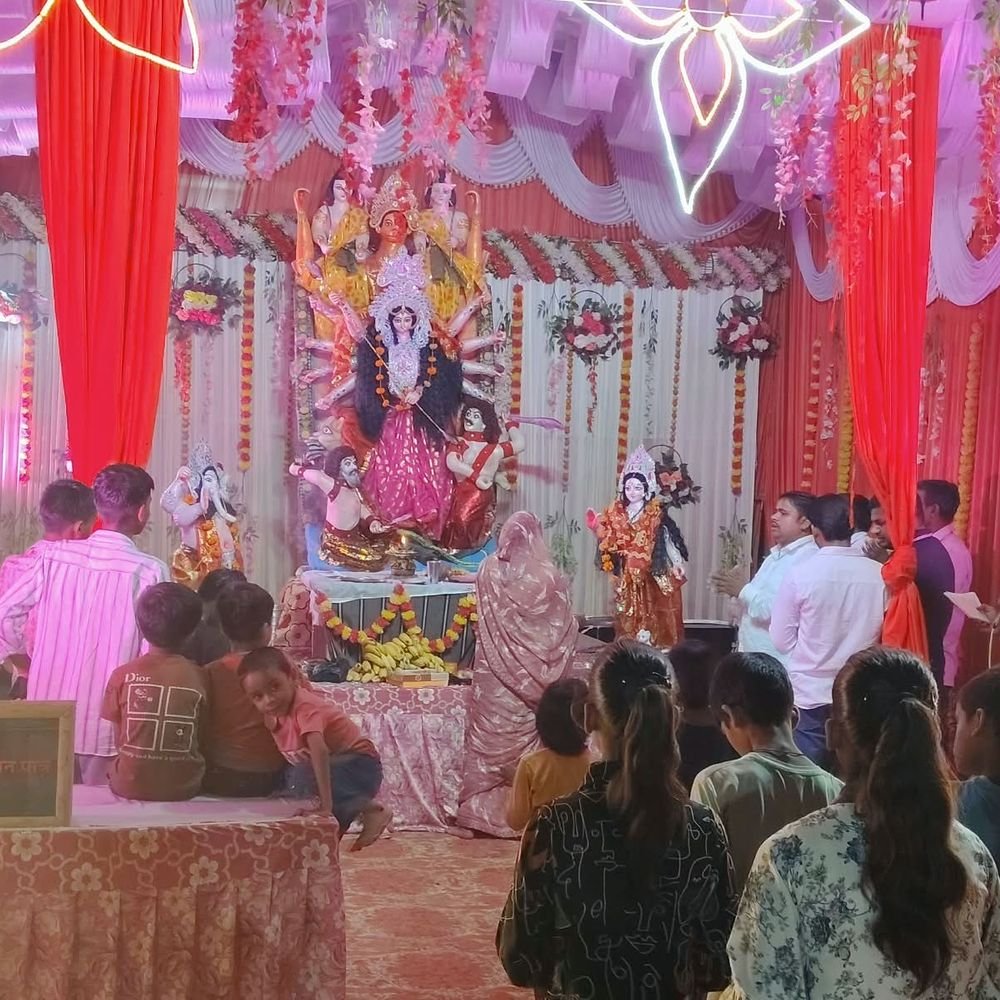 अयोध्या में नवरात्र की पहली संध्या पर गूंजे रहे जयकारे:मां शैलपुत्री की पूजा, ग्रामीण क्षेत्रों में करीब 2000 स्थानों पर स्थापित की गईं प्रतिमाएं
