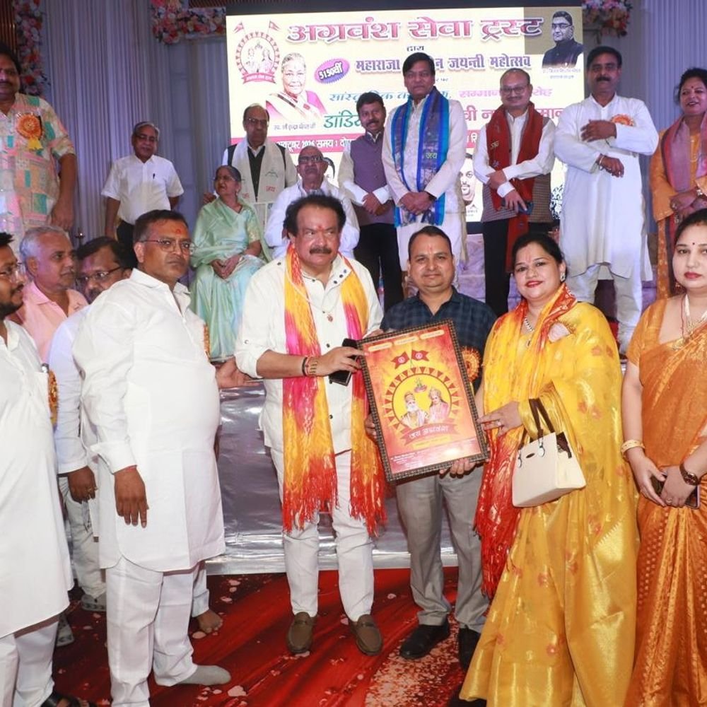 आगरा में नारी सम्मान और सेवा का संगम:अग्रसेन जयंती पर 31 महिलाओं को नारी गौरव सम्मान, 101 अग्रवंशी भी सम्मानित