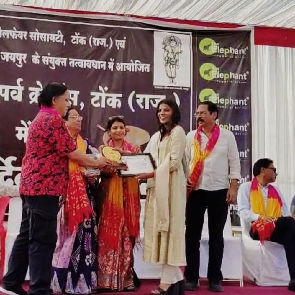 कानपुर की आरती जौहरी को मिला कला रत्न:मूर्तिकला और चित्रकला में गोल्ड मेडल, अंतरराष्ट्रीय मंच पर बढ़ाया मान