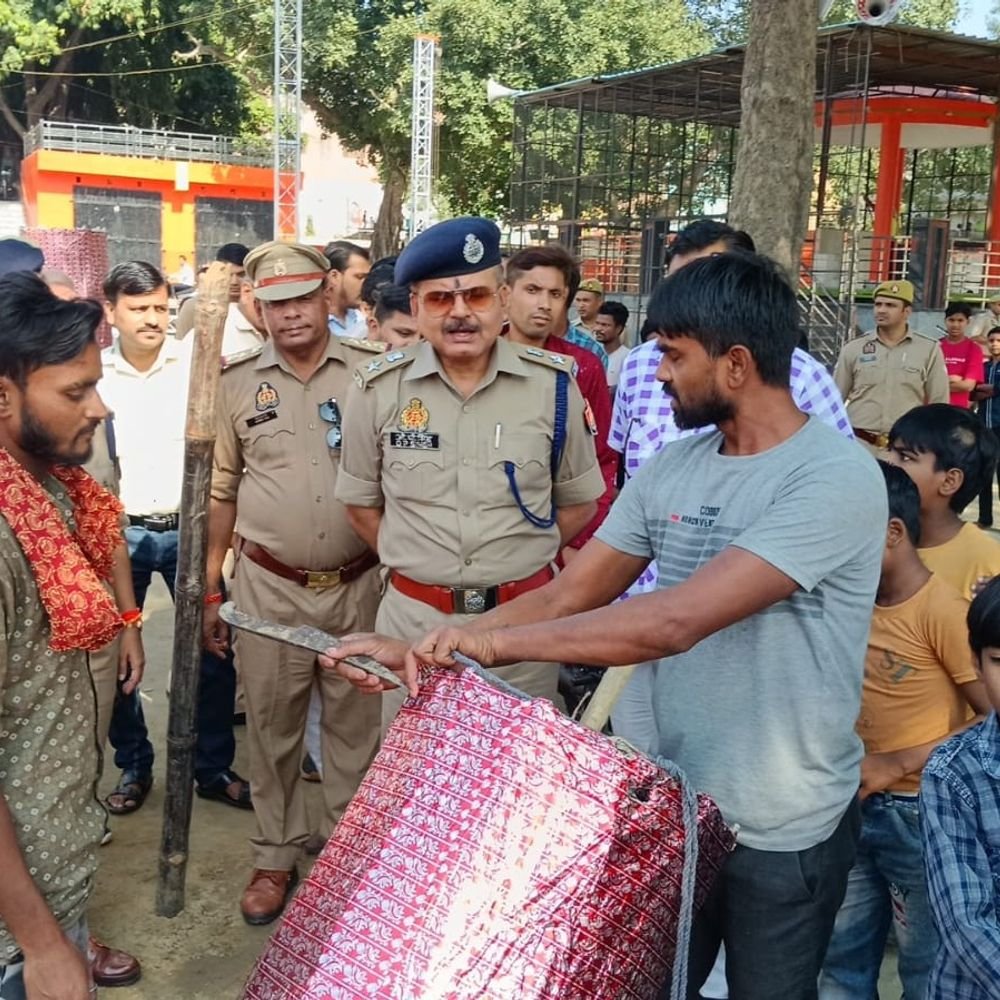 कासगंज में दशहरा पर ड्रोन से होगी भीड़ की निगरानी:मेघनाथ वध और रावण दहन कार्यक्रम के लिए पुलिस ने सुरक्षा बढ़ाई