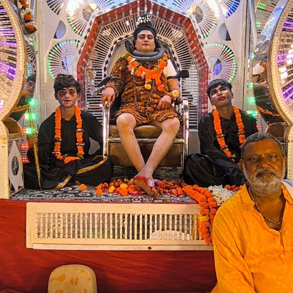 मैनपुरी में भगवान शंकर की शोभा यात्रा निकली:जगह-जगह आरती उतारकर स्वागत हुआ, एक दर्जन से ज्यादा झांकियां शामिल