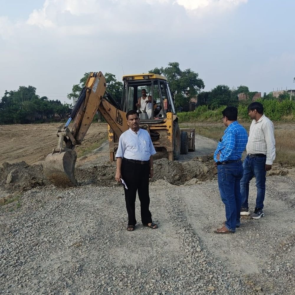 चित्रकूट में 5.20 हेक्टेयर जमीन पर अवैध प्लाटिंग ध्वस्त:गढ़ीवा में बिना ले-आउट स्वीकृति के काटे जा रहे थे प्लॉट