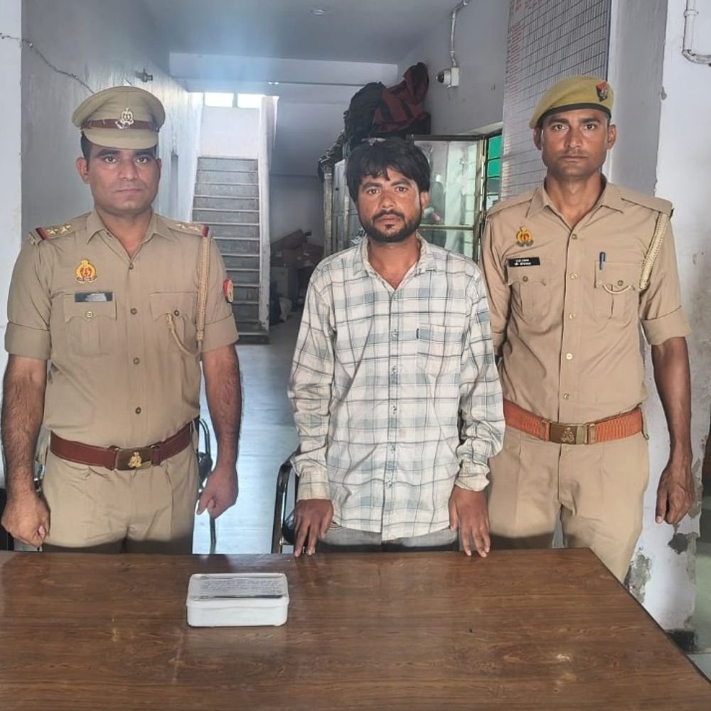 हाथरस डबल मर्डर का मुख्य आरोपी गिरफ्तार:रिटायर फौजी और उसकी पहली पत्नी की हत्या में शामिल था, दूसरी पत्नी पहले ही हो चुकी है गिरफ्तार
