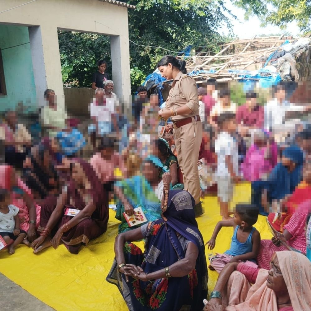 काशीपुर में चौपाल:महिलाओं को बताए सुरक्षा और स्वावलंबन के तरीके, हेल्पलाइन नंबरों की दी जानकारी