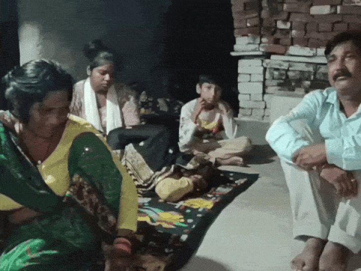 चंचल की मां बोलीं-मुझे कमल की लाश देखनी है:झांसी में दादी ने कहा-वो दीवार फांदकर आया और मेरी बच्ची को गोली मार दी