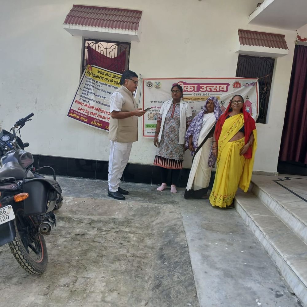 भदोही में सीएमओ ने स्वास्थ्य अधिकारी का वेतन रोका:वीएचएनडी सत्र के निरीक्षण में ड्यूटी से मिलीं गायब, बोले- लापरवाही बर्दाश्त नहीं होगी