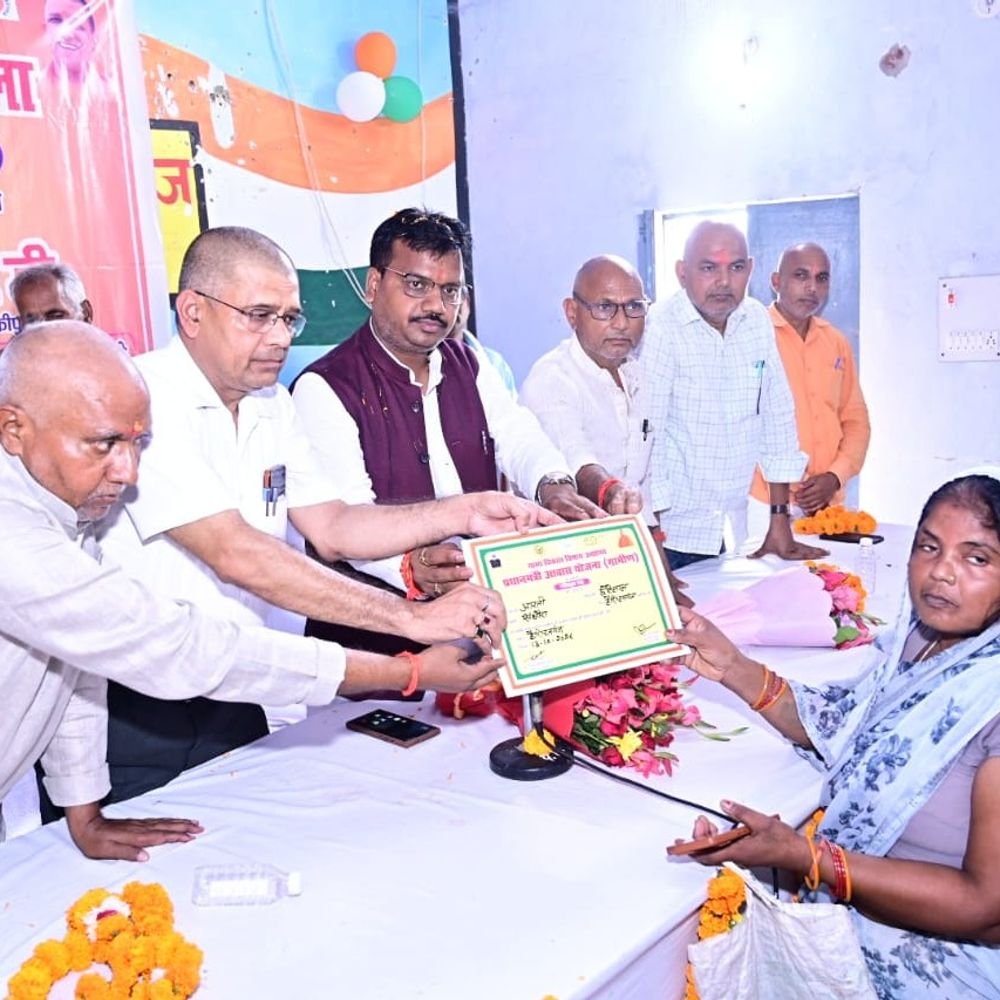 जनकल्याण शिविर में 14 दिव्यांगजनों को मिली ट्राईसाइकिल:विधायक ने बांटे आवास-शौचालय के प्रमाणपत्र, गिनाईं सरकारी योजनाएं