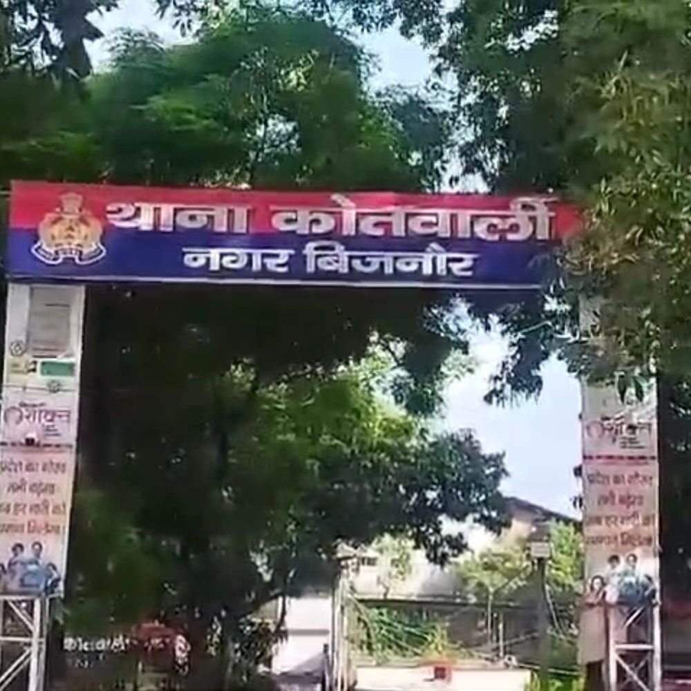 देवर पर भाभी से अश्लील हरकत और मारपीट का आरोप:विरोध करने पर कपड़े फाड़े, पति और सास-ससुर पर भी आरोप, केस दर्ज