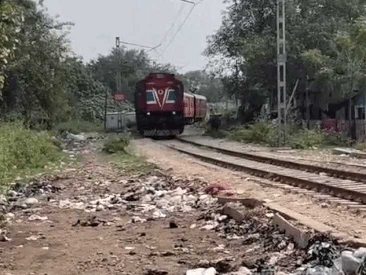 कोहरे के चलते 16 ट्रेनों के संचालन में बदलाव:4 ट्रेनें निरस्त, इस दिन बंद रहेगी आगरा-लखनऊ इंटरसिटी