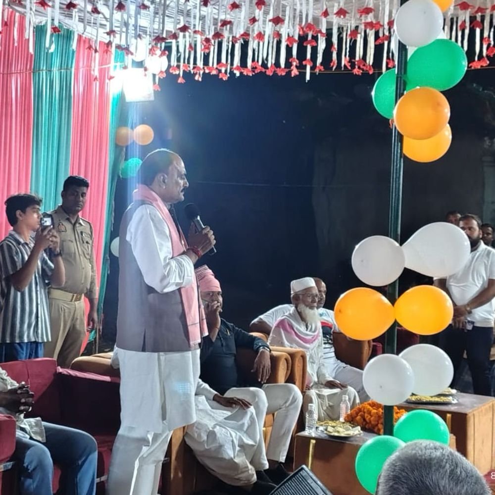 चंदौली के रेवसा गांव में हजरत बाबा उर्स पर कव्वाली:विधायक प्रभुनारायण सिंह यादव बोले- ऐसे आयोजन गंगा-जमुनी तहजीब बनाए रखते हैं