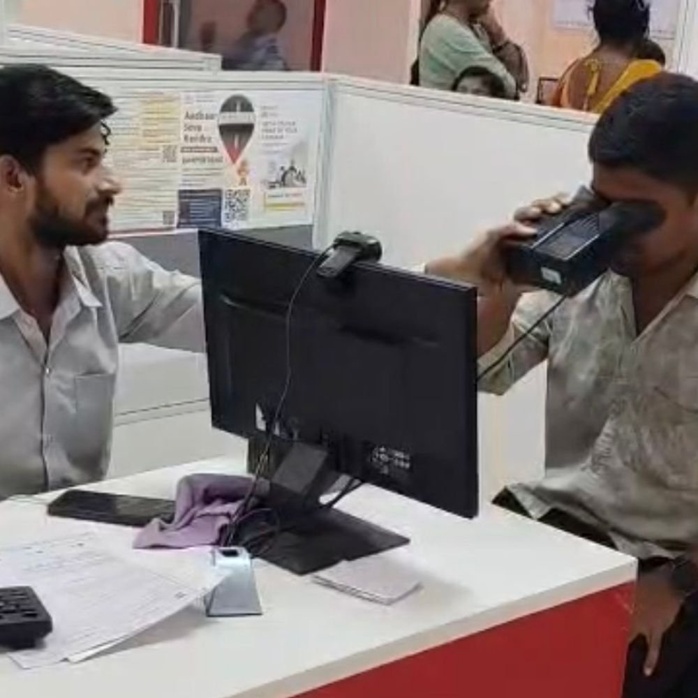 कानपुर देहात में आधार केंद्र खुला, बिचौलियों की मनमानी रुकी:अकबरपुर में खुले केंद्र पर, रोज 350 लोगों को मिल रही सेवा