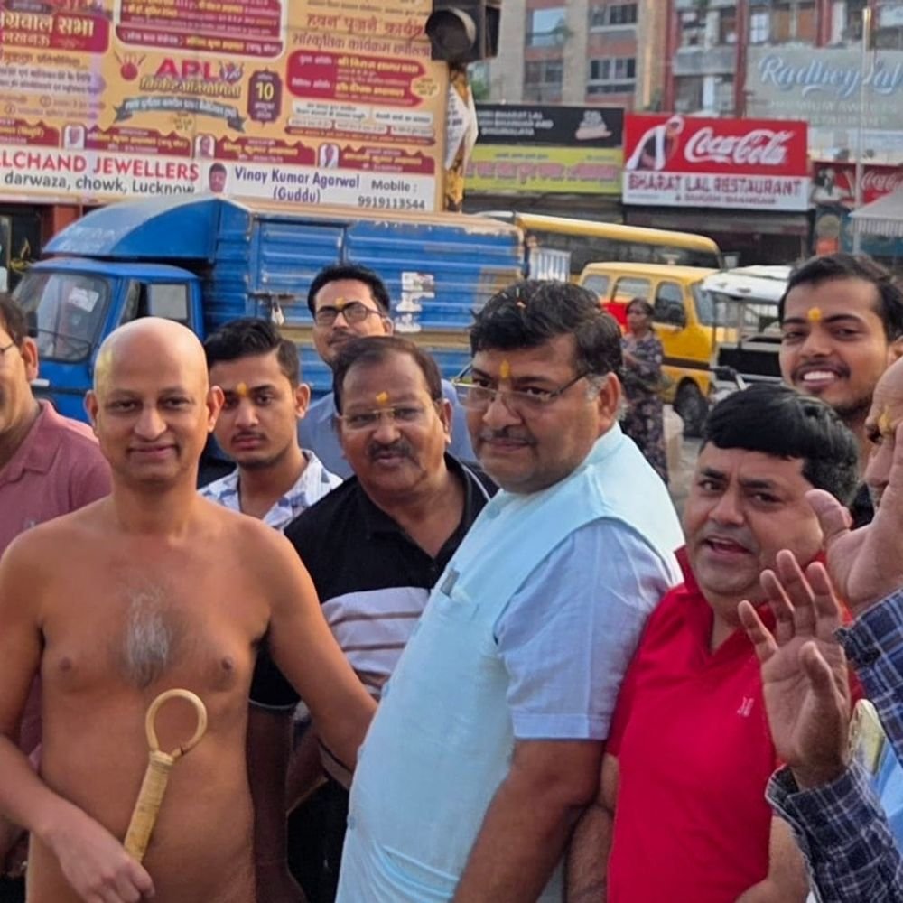 लखनऊ में जैन मुनि की पदयात्रा:विहेसंत सागर बोले- धर्म का ओटीपी जीवन बदलता है, श्रद्धालुओं ने स्वागत किया