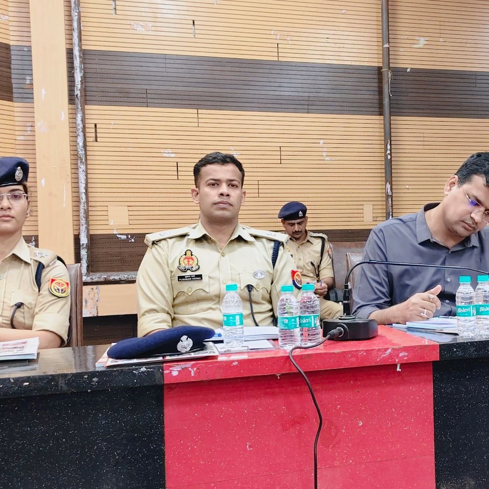 प्रयागराज में 2166 दुर्गा पंडालों में सुरक्षा इंतजाम बढ़े:पुलिस की निगरानी, नवरात्रि, दशहरा, रामलीला की सुरक्षा पर अहम बैठक