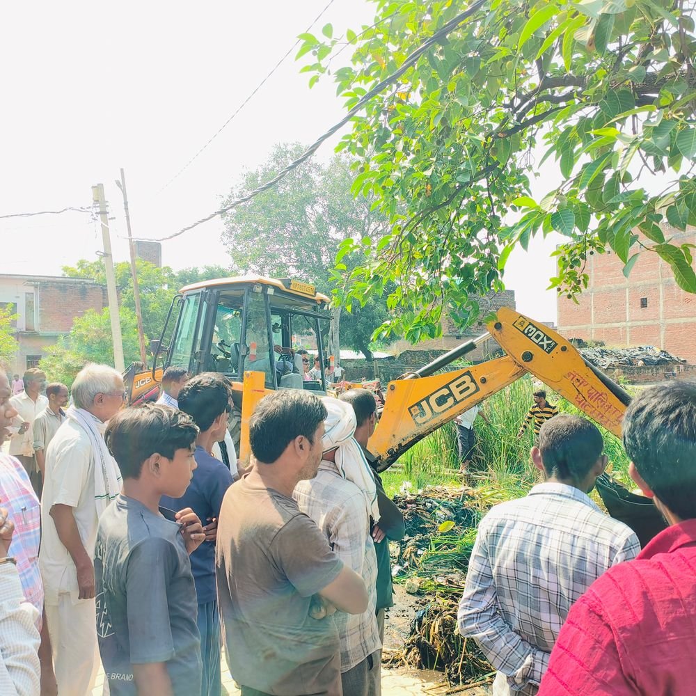 कानपुर में 36 घंटे चला रेस्क्यू ऑपरेशन:नशे की हालत में तालाब में कूदे बुजुर्ग की बॉडी निकाली, खर पतवार होने से समय लगा