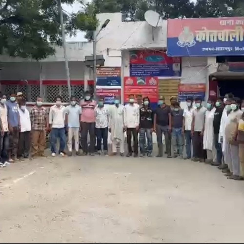 सहारनपुर में नवरात्रि से पहले 28 मीट विक्रेता अरेस्ट:बिना लाइसेंस दुकानों पर बेच रहे थे मुर्गे का मांस; खुले में गंदगी फेंकने से आसपास के लोगों को हो रही थी परेशानी