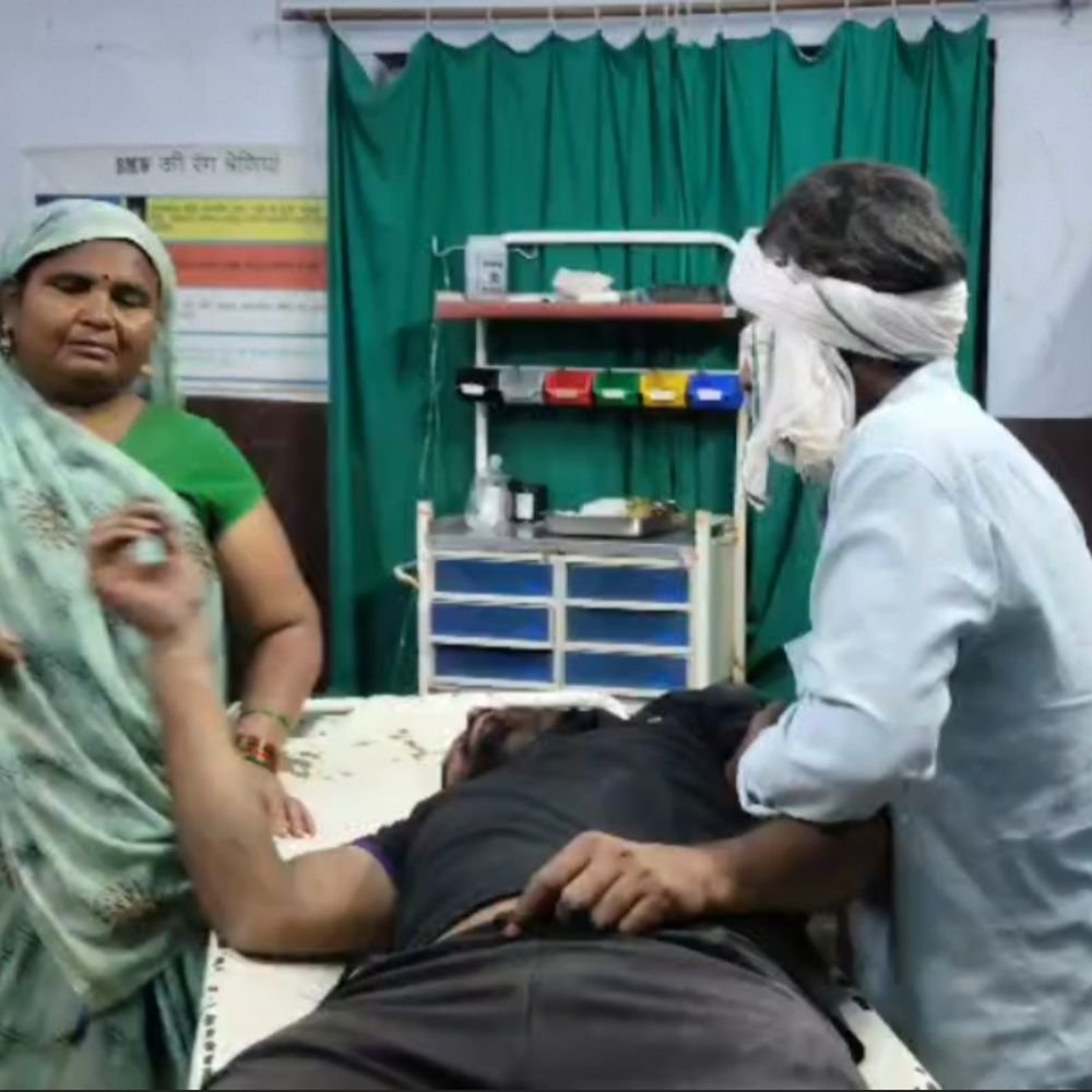 जालौन में 300 रुपये के लेनदेन पर पथराव:छत से ईंट-पत्थर चलाने का आरोप, तीन घायल, पुलिस जांच में जुटी