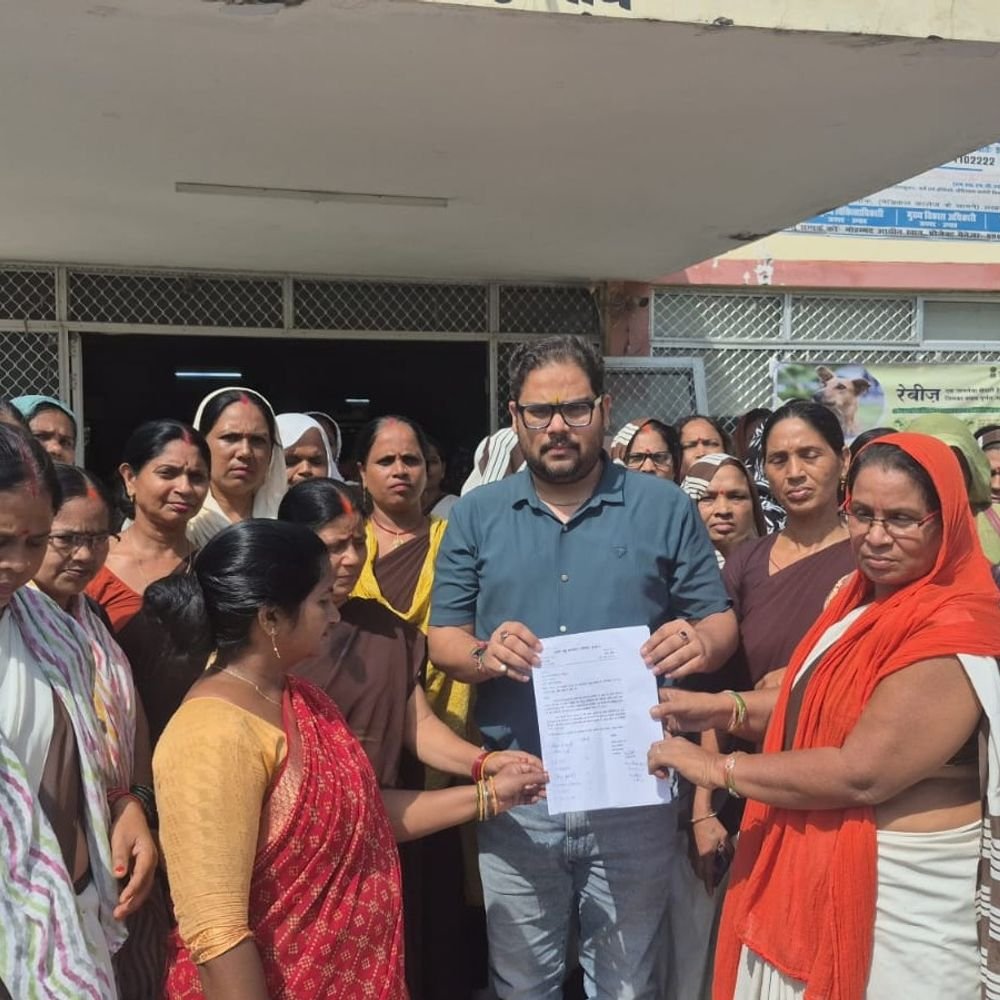 उन्नाव में आशा कार्यकर्ताओं का आंदोलन:CHC प्रभारी को सौंपा ज्ञापन; 8 को लखनऊ में प्रदर्शन