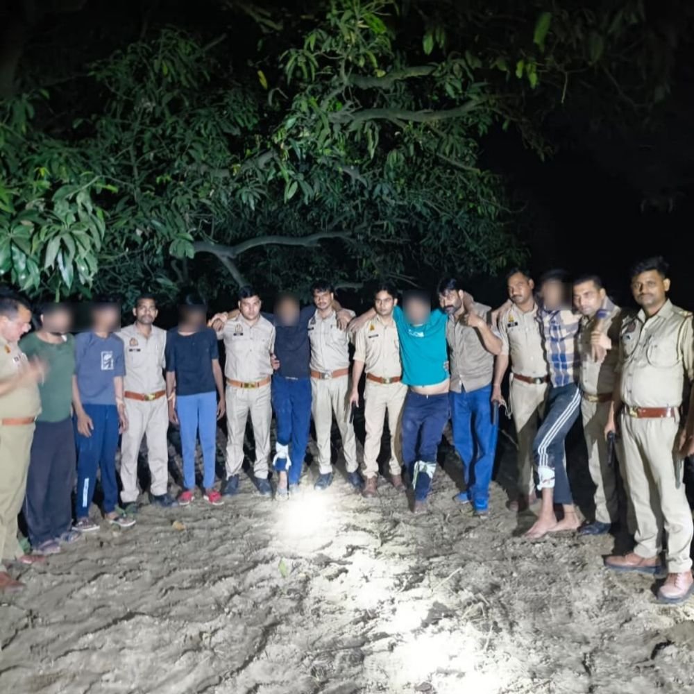हापुड़ में 6 बदमाशों से पुलिस की मुठभेड़:3 को गोली लगी, 3 गिरफ्तार; हथियार और कार भी मिली