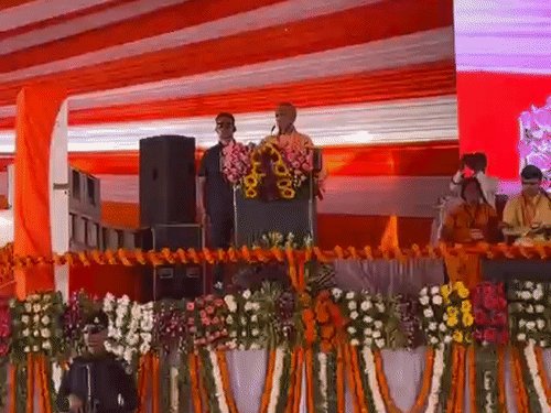 योगी बोले- महापुरुषों का सम्मान किसी परिवार की बपौती नहीं:प्रयागराज में मसुरियादीन की प्रतिमा का अनावरण, कांग्रेस पर हमला