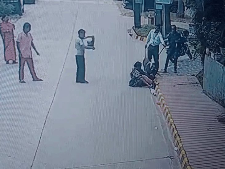 पग की मौत पर कुत्ते की मालकिन पर FIR:नोएडा ग्रैंड ओमेक्स सोसाइटी में महिला और उसके पालतू कुत्ते पर किया था हमला, वीडियो हुआ वायरल