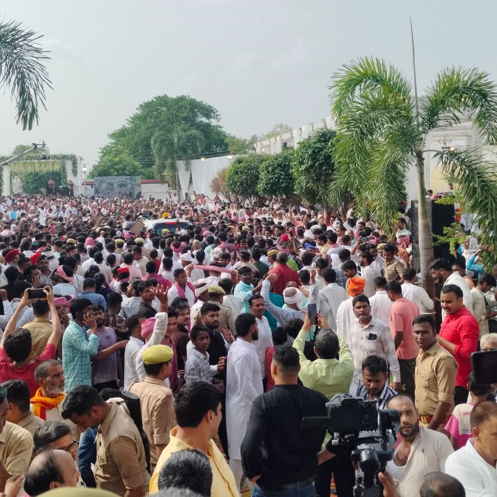 अखिलेश यादव ने सपा नेता रामगोविंद चौधरी को श्रद्धांजलि दी:बलिया में बोले- मुख्यमंत्री का जिला स्पेन बन रहा; भाजपा गैरकानूनी काम करती है