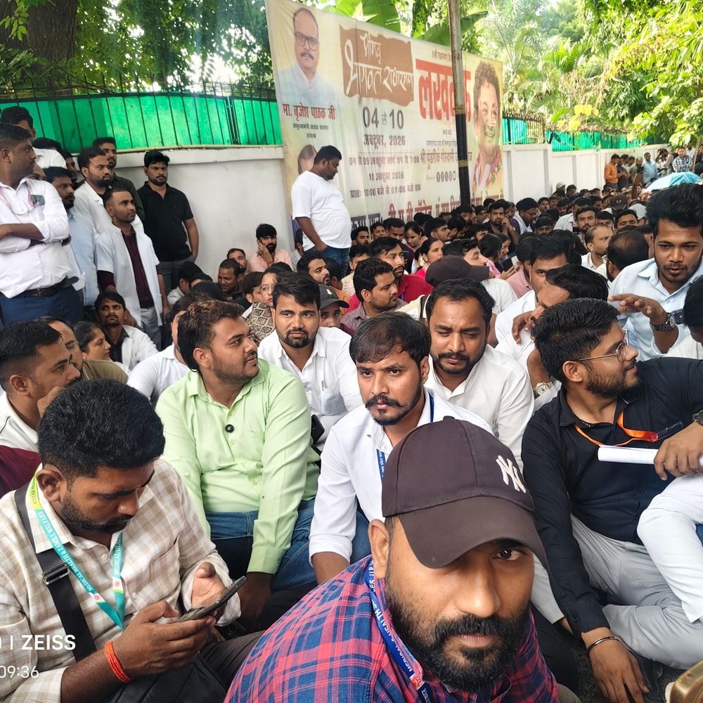 लखनऊ में सीएचओ आंदोलन:डिप्टी सीएम आवास घेराव के बाद आज होगी बैठक