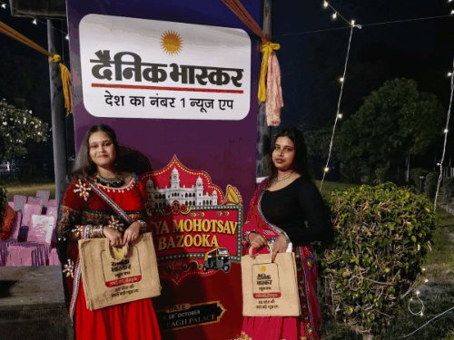 डांडिया महोत्सव बाय बजूका में थिरके युवा:दैनिक भास्कर ने प्लास्टिक नही विक्लप चुनें अभियान के तहत बांटे जूट बैग, लोगो ने ली सेल्फी