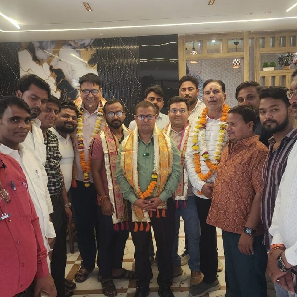 हाथरस इकाई की जिला बैठक:गतिविधियों की समीक्षा की; संगठन को सक्रिय और मजबूत करने पर जोर