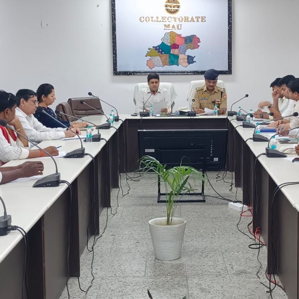 मऊ में 4 जनवरी को आएगी अंतिम मतदाता सूची:1200 से ज्यादा वोटरों वाले बूथों का होगा बंटवारा, 2 नवंबर तक प्रक्रिया पूरी होगी