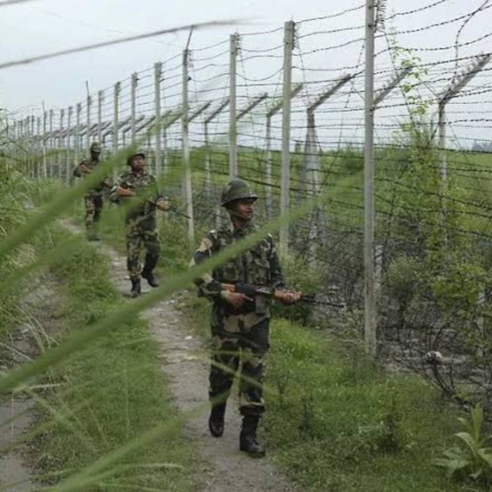 कुपवाड़ा में LoC के पास मुठभेड़, 2 आतंकी मारे गए:केरन सेक्टर के जुमागुंड इलाके में ऑपरेशन जारी