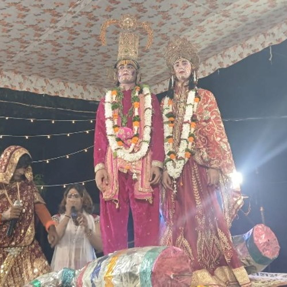 रामलीला में धनुष भंग का मंचन:श्रीराम ने चढ़ाई शिव धनुष की प्रत्यंचा, टूटते ही गूंजा जय श्रीराम का उद्घोष