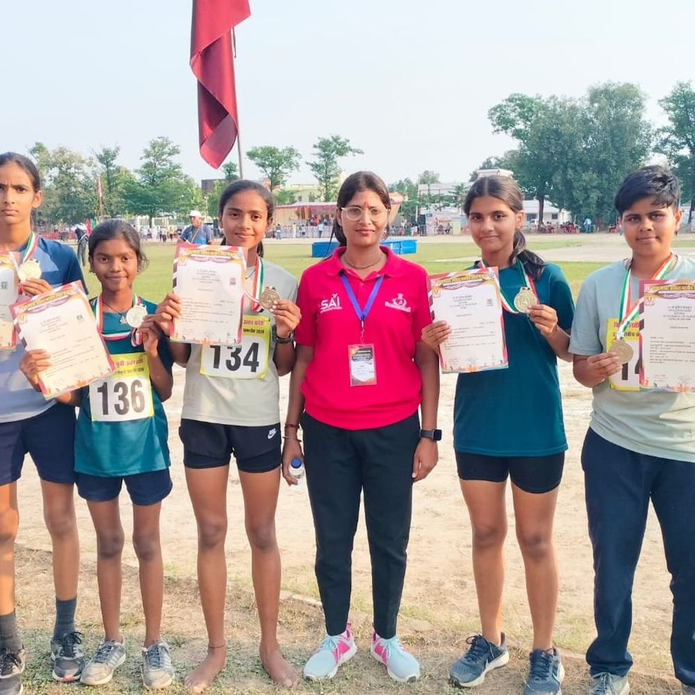 क्षेत्रीय खेलों में बेटियों का शानदार प्रदर्शन:दौड़, ऊंची कूद और जैवलिन थ्रो में छात्राओं ने जीते पदक