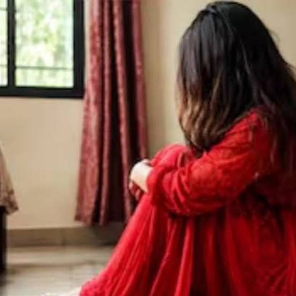 लव मैरिज करने वाली महिला ने लिखा- मम्मी-पापा माफ करना:गोरखपुर से इंस्टाग्राम पर फंदा लगाते पोस्ट किया, पुलिस ने बचाई जान