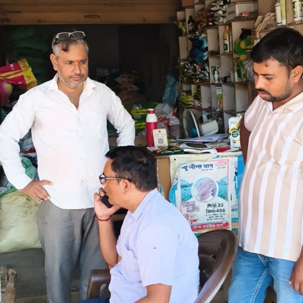 श्रावस्ती में 22 बीज प्रतिष्ठानों की जांच:24 नमूने लिए गए, स्टॉक रजिस्टर और कैश मेमो नहीं मिलने पर तीन को नोटिस जारी