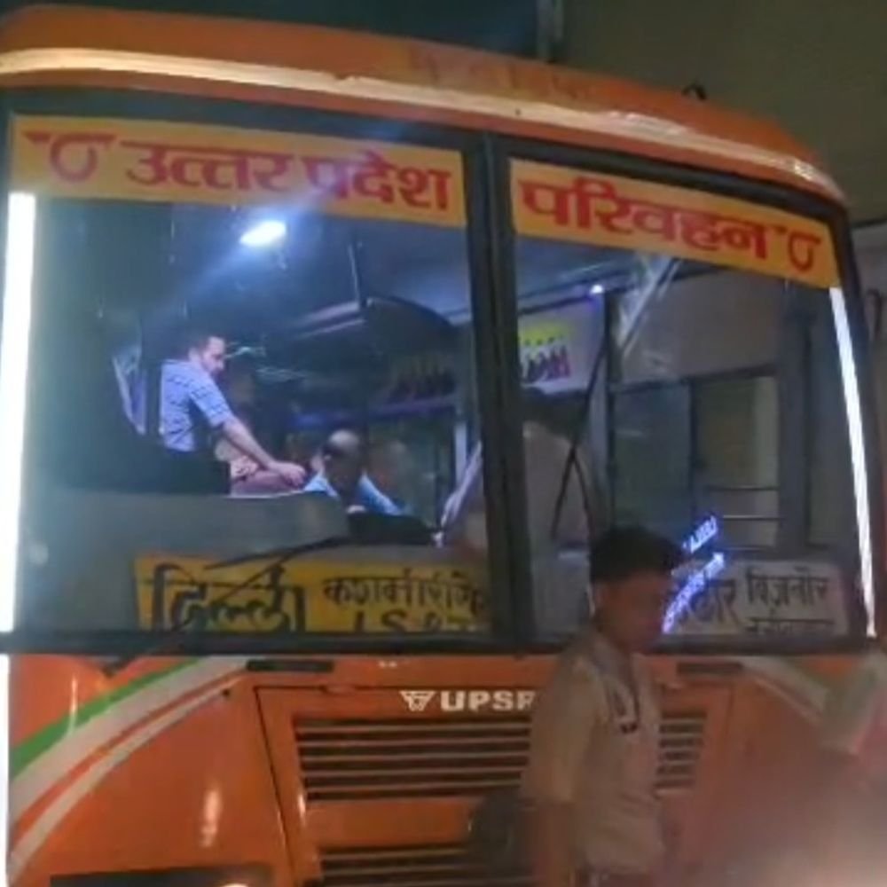 मेरठ में रोडवेज बस ने यात्री को कुचला:दिल्ली एम्स से भाई को देखकर लौट रहा था, चालक फरार