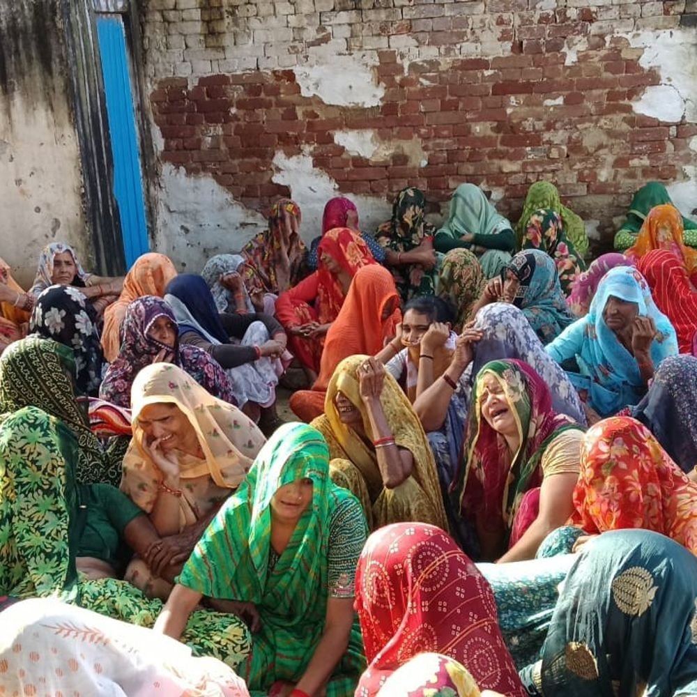 बिधूना के डुडहा मजरे के युवक की संदिग्ध मौत:राजस्थान की कंपनी में नौकरी कर रहा था, शव गांव पहुंचते ही पुलिस ने पोस्टमार्टम को भेजा