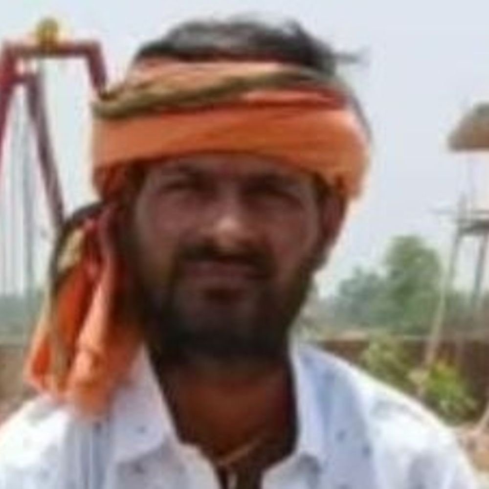 सोनभद्र में संदिग्ध परिस्थितियों में युवक की मौत:सिर-चेहरे पर मिले चोट के निशान, परिजनों ने प्रेम प्रसंग में दो युवकों पर जताया शक