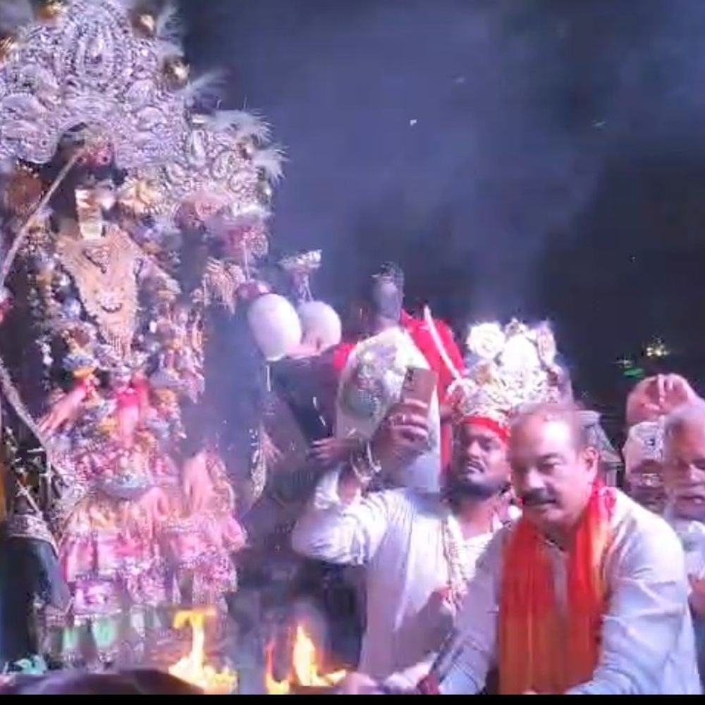 श्री महाकाली जी की शोभायात्रा निकाली गई:कोतवाली प्रभारी ने किया शुभारंभ, देखने पहुंची श्रद्धालुओं की भीड़