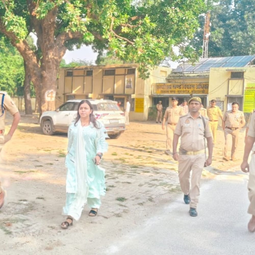 कौशांबी में स्नातक MLC चुनाव के लिए मतदान जारी:सुबह 10 बजे तक 3.17% मतदान, 20,140 मतदाता करेंगे वोट