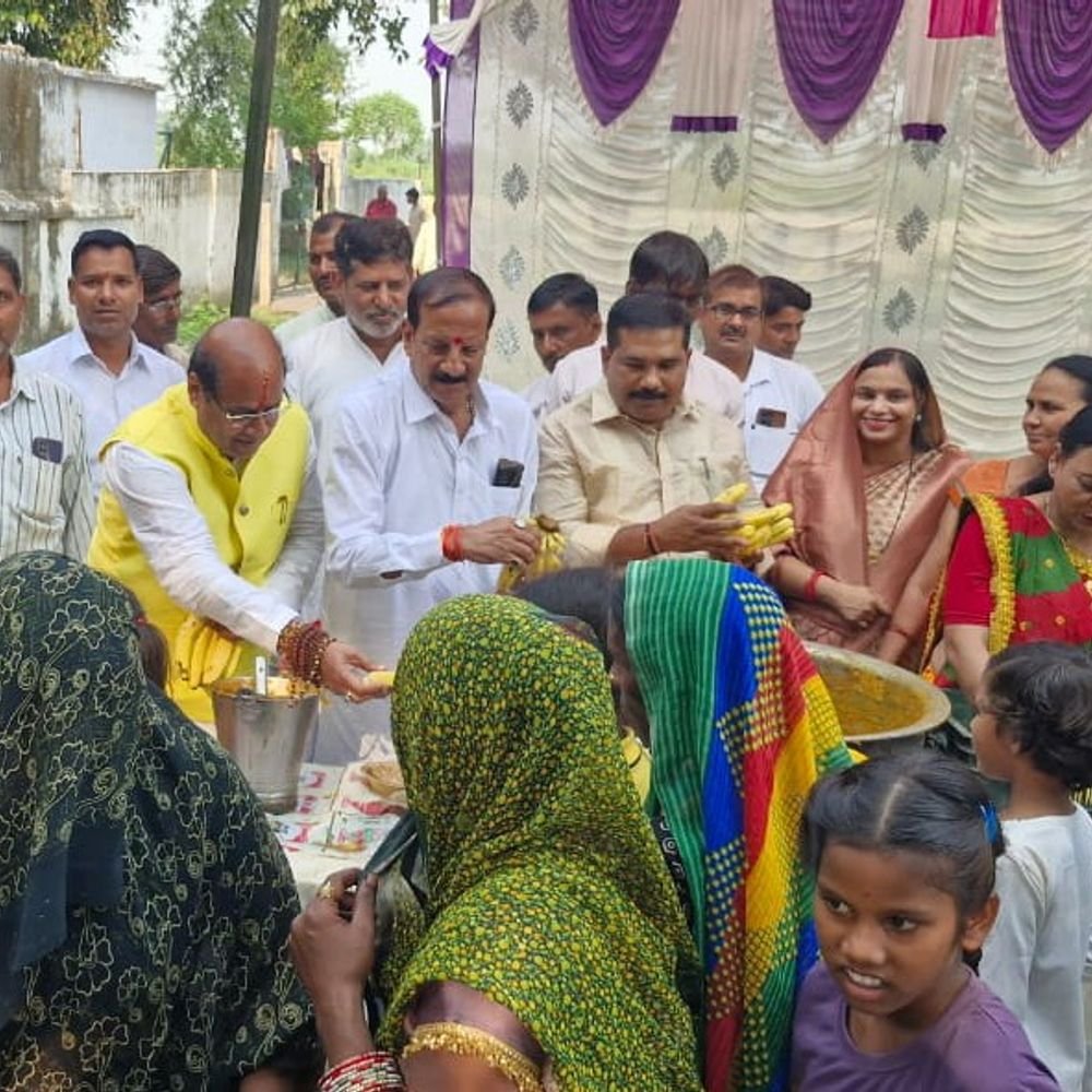 कानपुर में कन्याओं का पूजन:आस्था, सेवा और सामाजिक सद्भाव की भावना को बढ़ावा देना उद्देश्य
