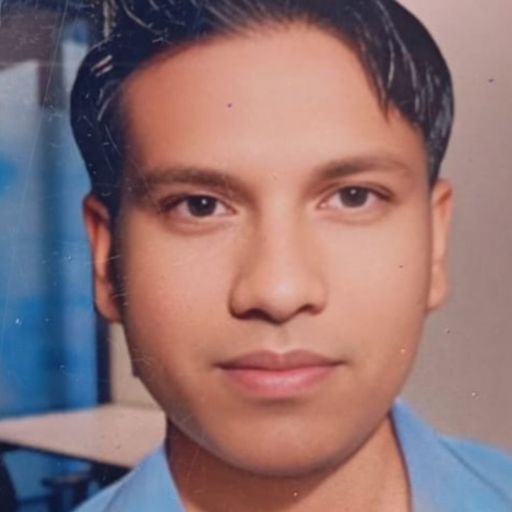 बुलेट सवार दोस्तों को ट्रक ने रौंदा, एक की मौत:दूसरे की हालत गंभीर, धजनसेवा केंद्र-मेडिकल चलाता था, पत्नी और बेटा बेसुध