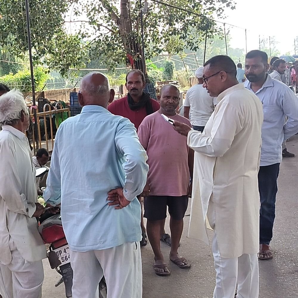 कुमारगंज में बाइक सवार बदमाशों ने महिला की चेन छीनी:खांडसा मोड़ से हनुमानगढ़ी के बीच हुई वारदात, पुलिस तलाश में जुटी